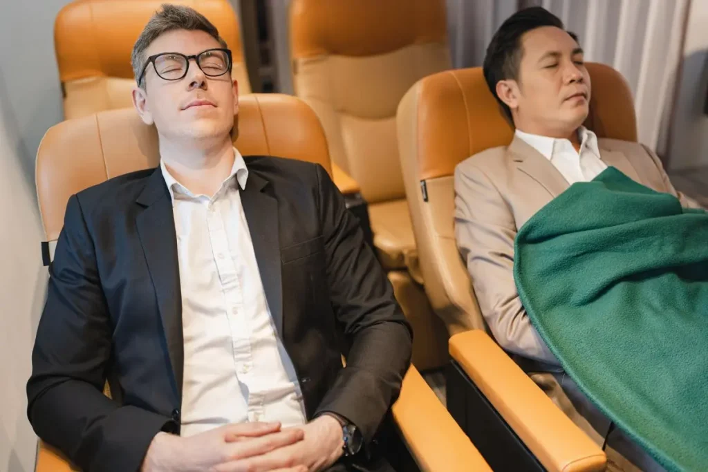 position pour dormir dans l'avion